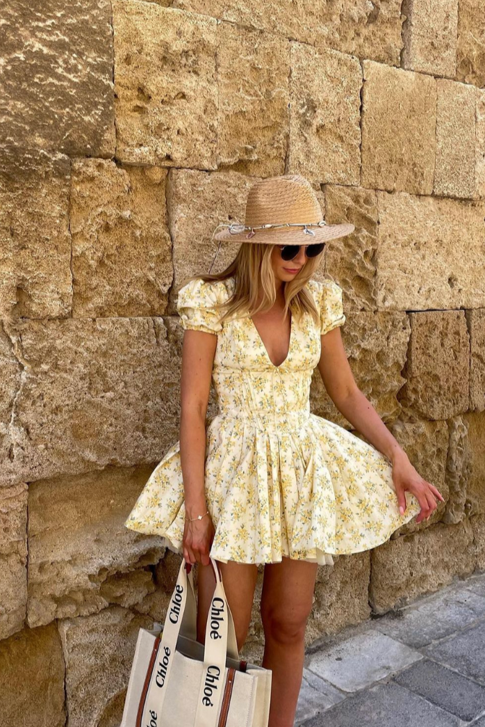 Vivienne - Elegant Floral Mini Dress