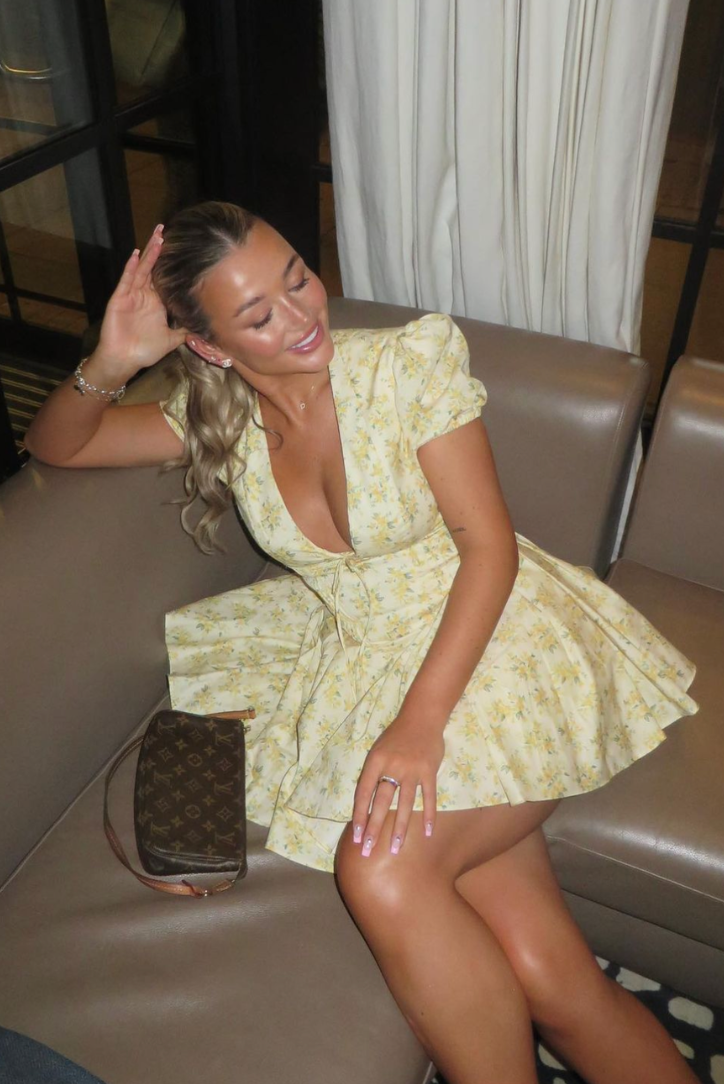 Vivienne - Elegant Floral Mini Dress