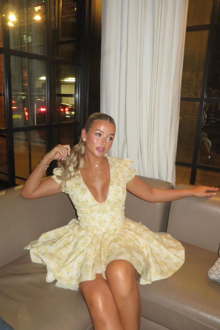 Vivienne - Elegant Floral Mini Dress