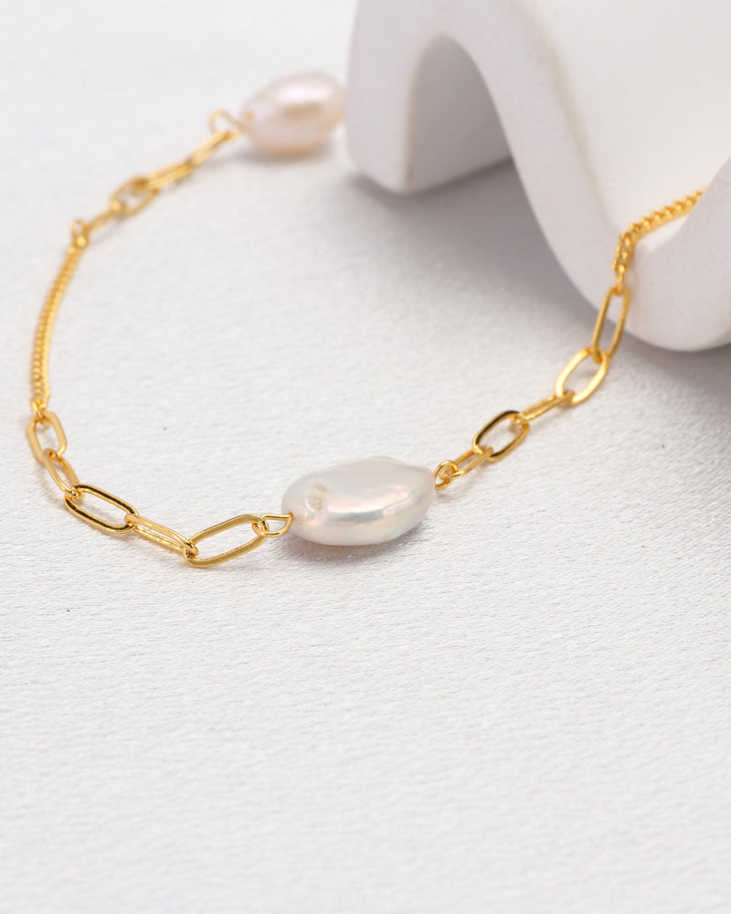 Perrie Pearl Gold Chain Bracelet
