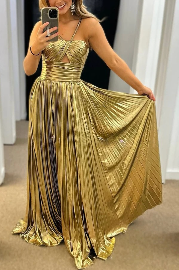 Queen - Metallic Fabric Pleated Dress