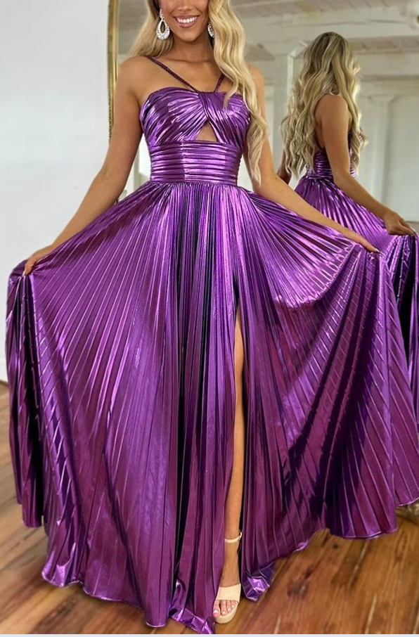 Queen - Metallic Fabric Pleated Dress