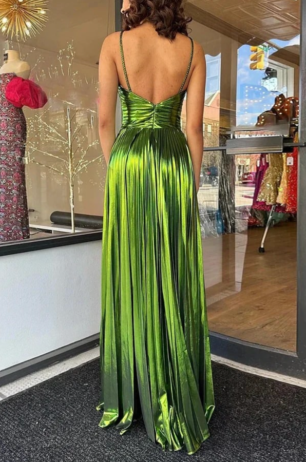 Queen - Metallic Fabric Pleated Dress