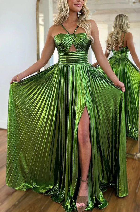 Queen - Metallic Fabric Pleated Dress