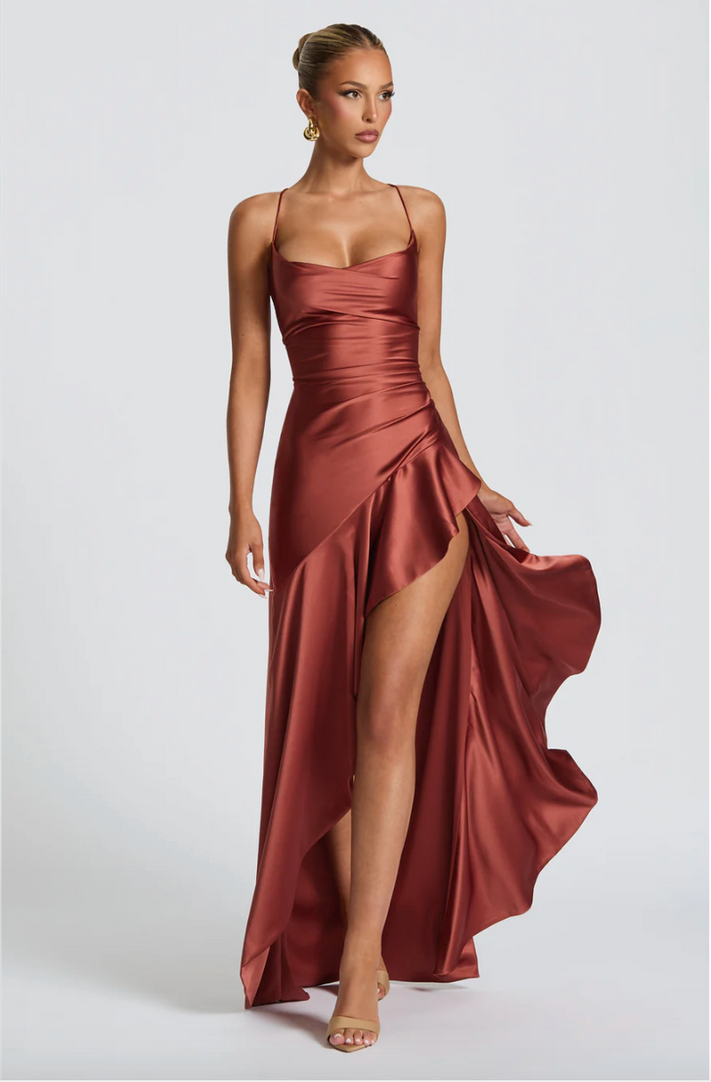 Samira - Elegant Queen Maxi Dress