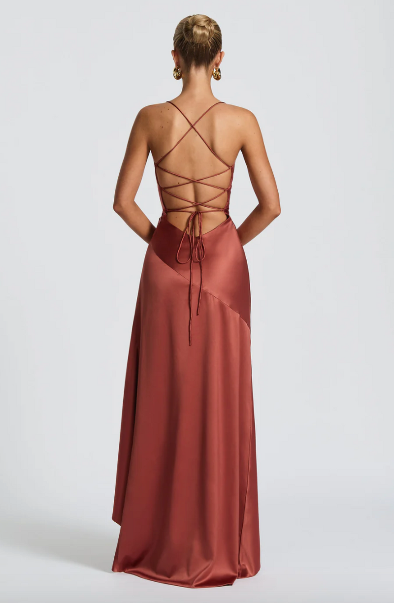 Samira - Elegant Queen Maxi Dress