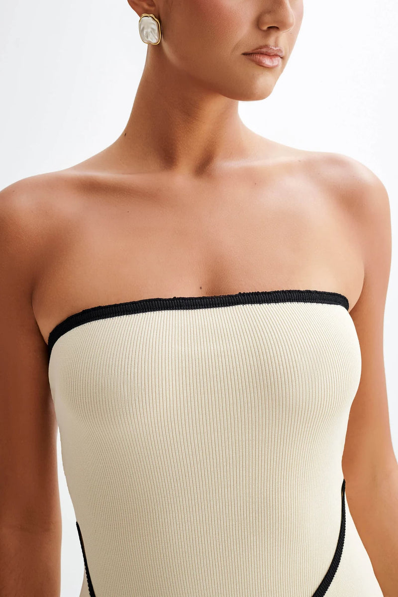 Zoë - Elegant Sleeveless Dress