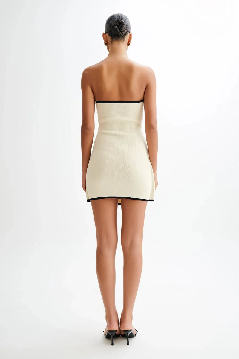 Zoë - Elegant Sleeveless Dress